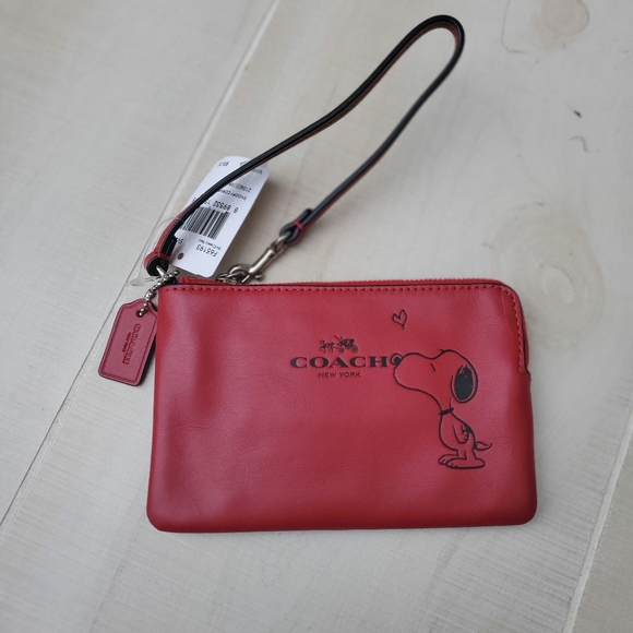 NWT COACH SNOOPY leather wristlet F65193 - Picture 3 of 7